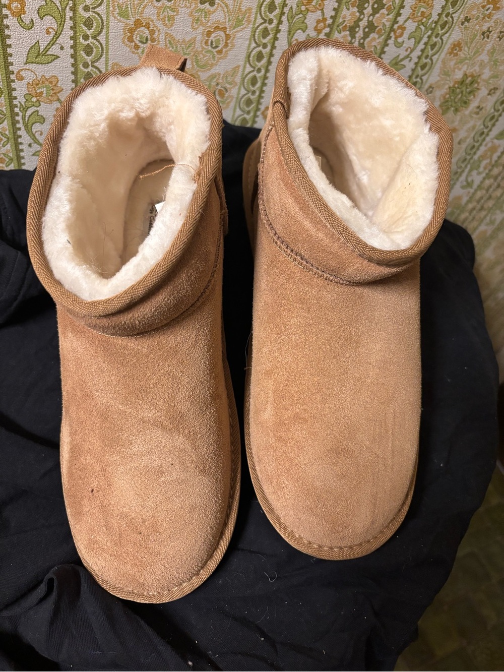 Women's Cozy Shearling-Lined Suede Slippers - Tan